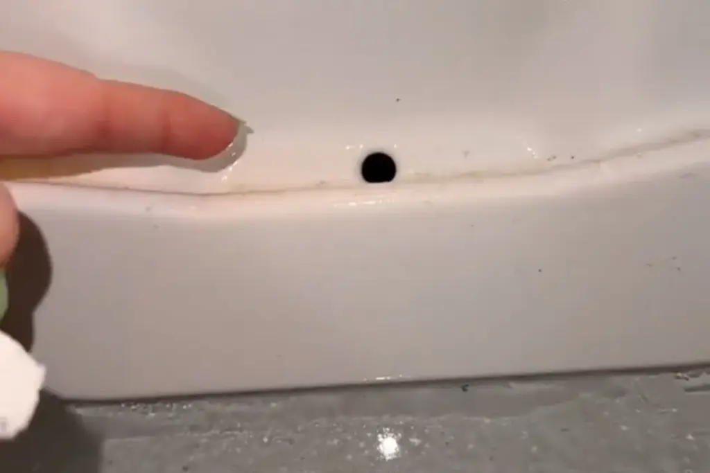 Het verborgen gaatje in je koelkast: zo voorkom je slijm, wateroverlast en stank