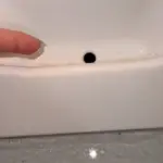 Het verborgen gaatje in je koelkast: zo voorkom je slijm, wateroverlast en stank