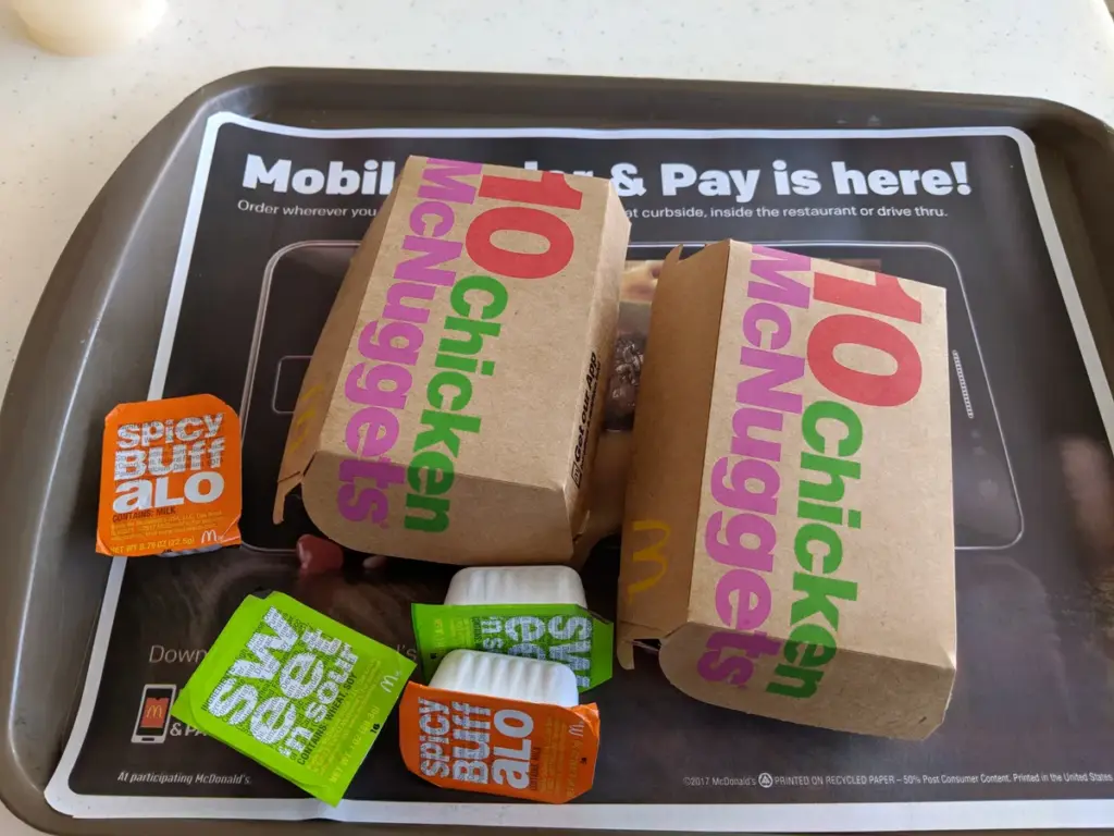 McDonald’s-fans in shock over geheime ingrediënt Sweet ’N Sour Sauce: Abrikoos?!