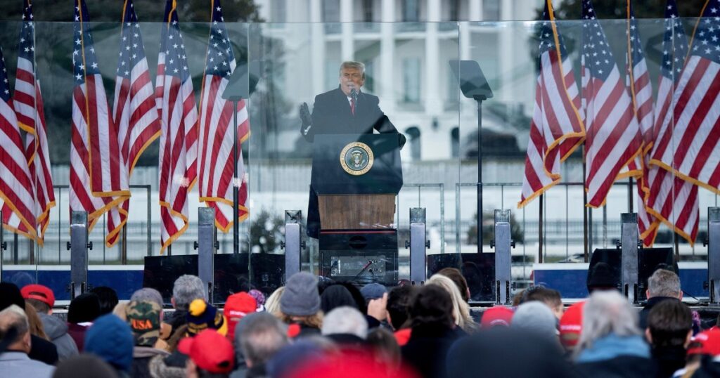 BBC biedt excuses aan aan Donald Trump over bewerkte toespraak en ontkent aantijgingen