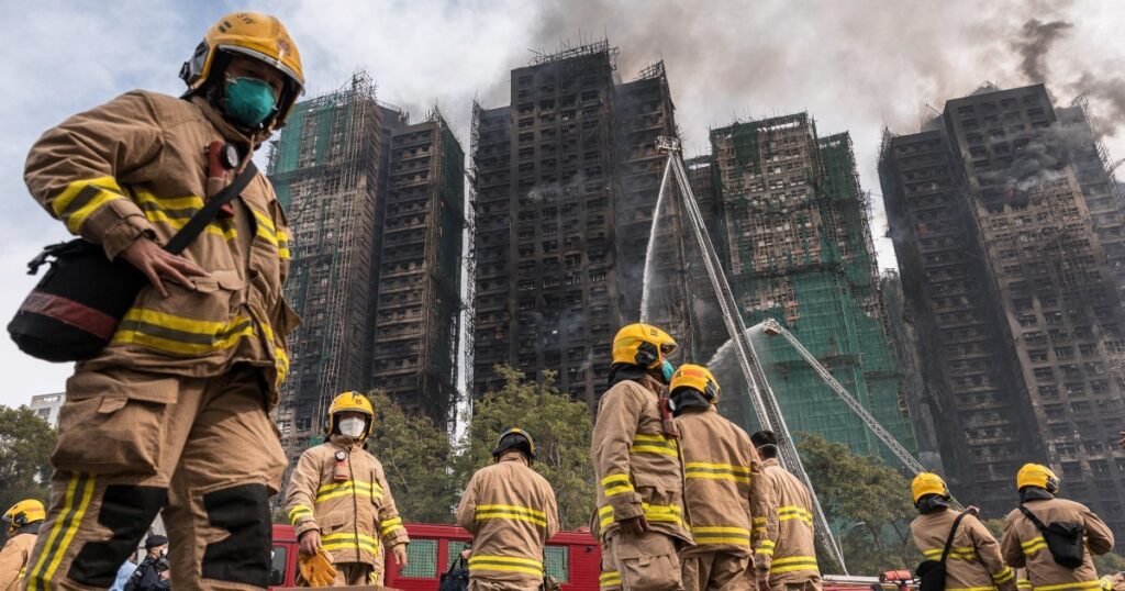 Catastrofale brand in Hong Kong: Meer dan 128 doden en honderden vermisten in torenbrand