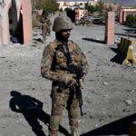 Aardaanval in Noordwest-Pakistan: Gewelddadige confrontatie met burgers en militaire verliezen