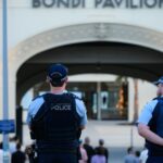 Australische politie ontdekt wapens en antisemitische materialen na arrestatie verdachte