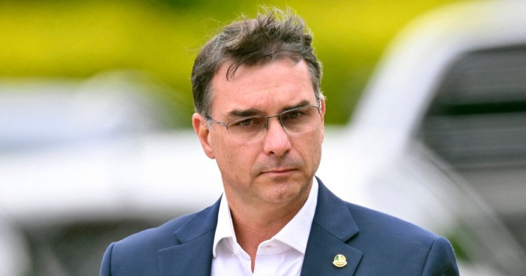 Braziliaanse politieke toekomst: Flávio Bolsonaro kondigt campagne aan voor presidentsverkiezingen in 2026