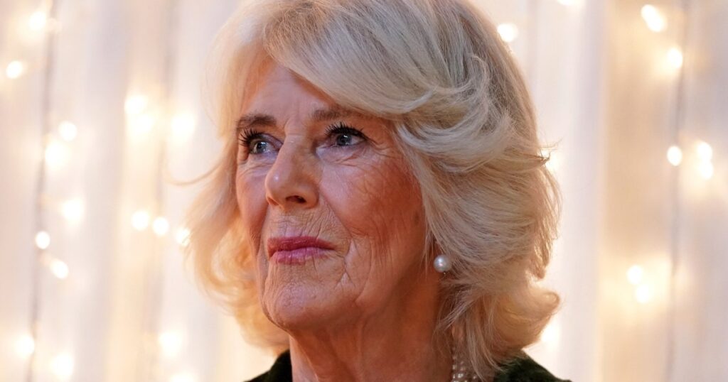 Camilla, Koningin van het Verenigd Koninkrijk, spreekt over haar jeugdige aanval op een trein