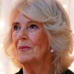 Camilla, Koningin van het Verenigd Koninkrijk, spreekt over haar jeugdige aanval op een trein