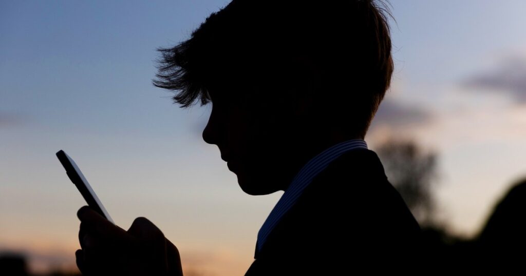 De ingrijpende ban op sociale media voor minderjarigen in Australië: Wat betekent het voor jongeren en hun toekomst?