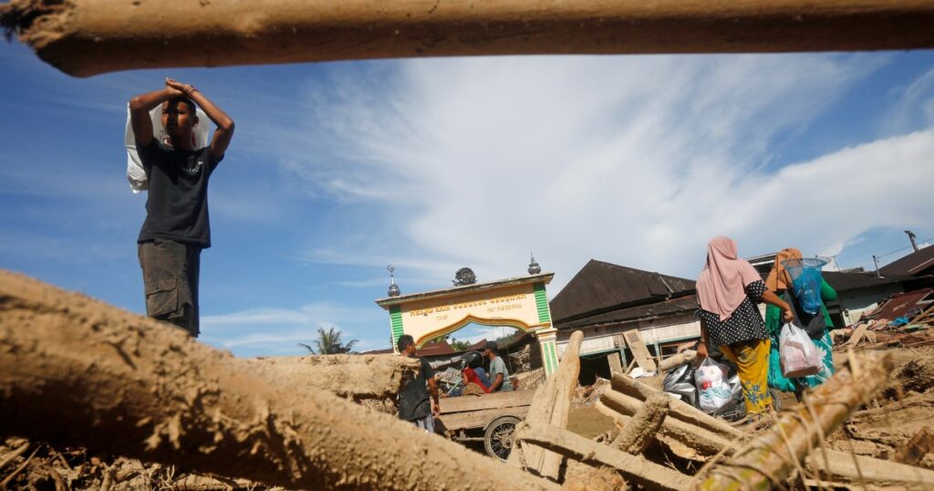 De nasleep van de rampzalige overstromingen en modderstromen in Azië: een complexe crisis