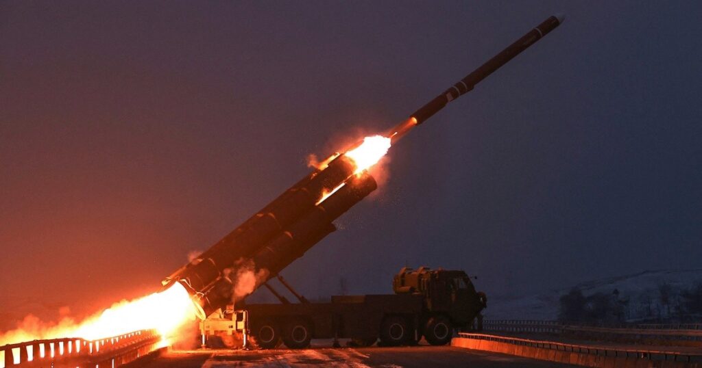 De recente militaire tests en ontwikkelingen van Noord-Korea: strategisch inzicht en internationale reactie