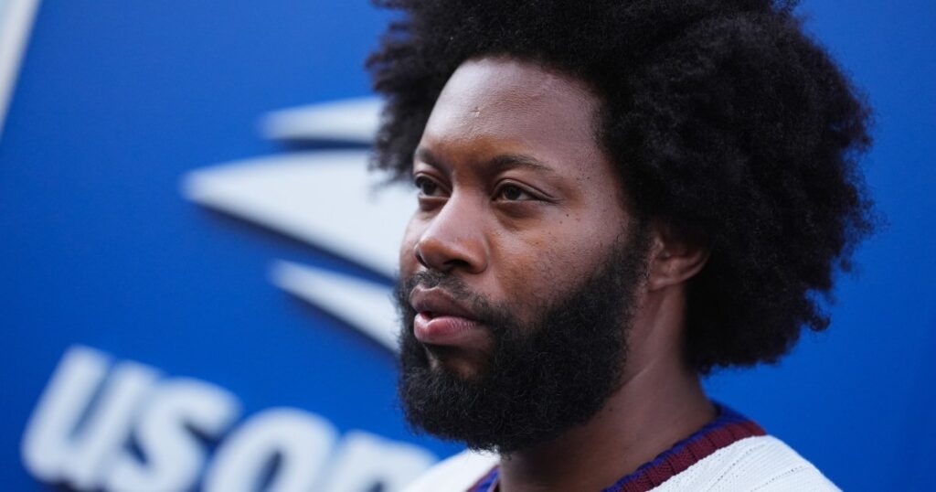 Een Amerikaanse Toneelschrijver en Acteur in Japan gearresteerd wegens drugssmokkel