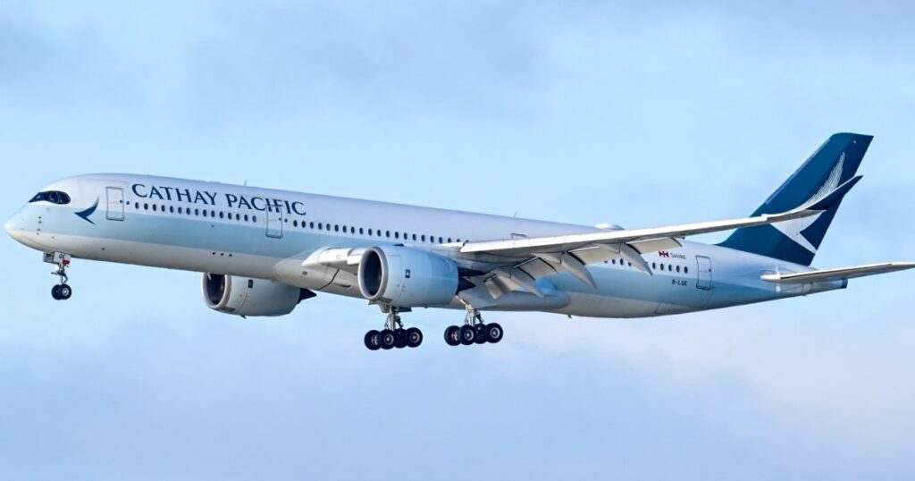 Een passagier probeert vliegtuigdeur te openen tijdens vlucht van Boston naar Hong Kong