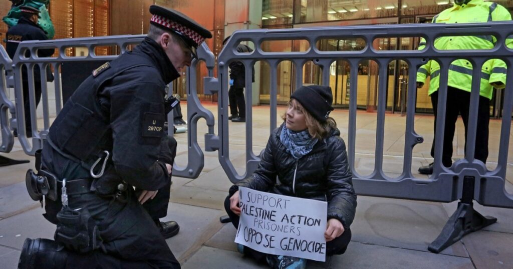 Greta Thunberg gearresteerd tijdens demonstratie voor Palestijnse gevangenen in Londen