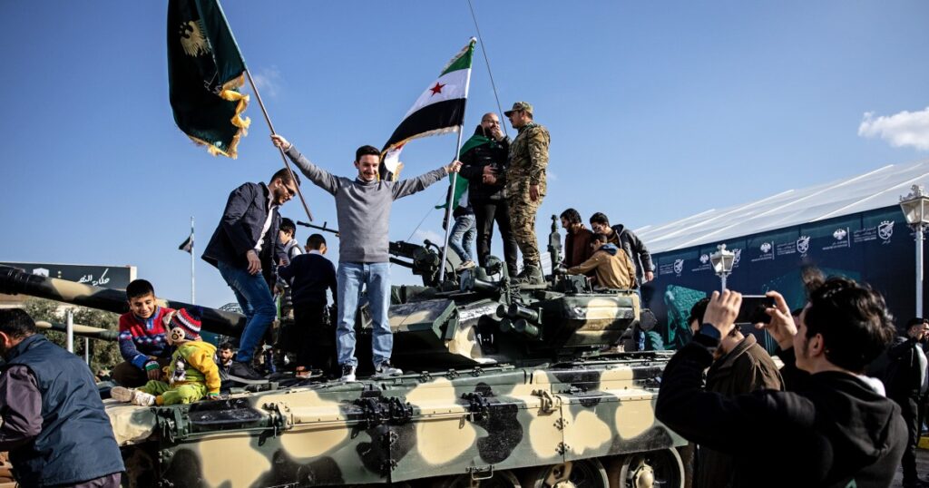 Het Herdenken van de Eerste Verjaardag van de Val van Bashar al-Assad en Zijn Regime