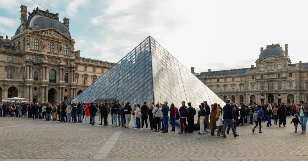 Katastrofe in het Louvre: wat de aanval en de schade betekenen voor het museum
