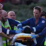 Man redde een schutter tijdens een dodelijke aanval op Bondi Beach en wordt erkend als een echte held