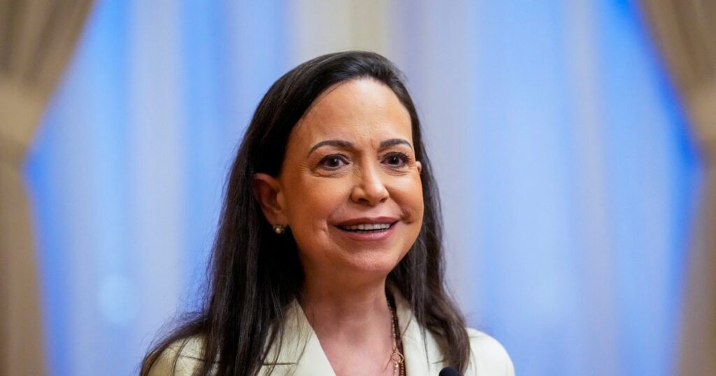 Maria Corina Machado: Van Geheime Vlucht naar Nobelaanbieding en Politieke Strijd in Venezuela