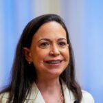 Maria Corina Machado: Van Geheime Vlucht naar Nobelaanbieding en Politieke Strijd in Venezuela