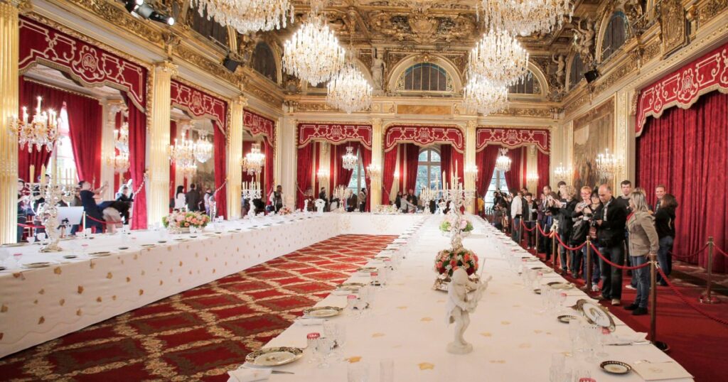 Nieuwe zaak van diefstal en verhoor van drie verdachten bij het Élysée-paleis