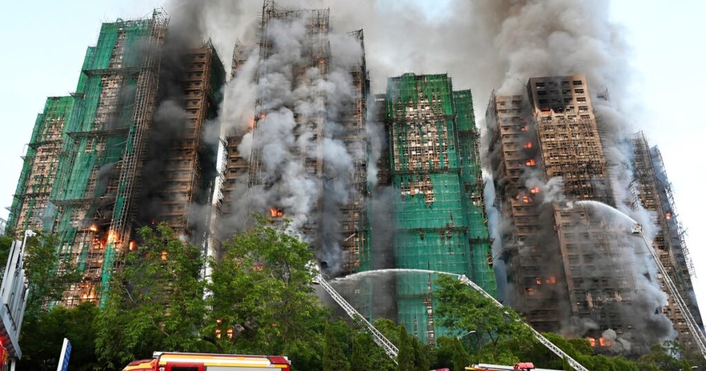 Onderzoek naar Brand in Hong Kong onthult tekortkomingen in veiligheidsnormen en oproep tot verantwoordingsplicht