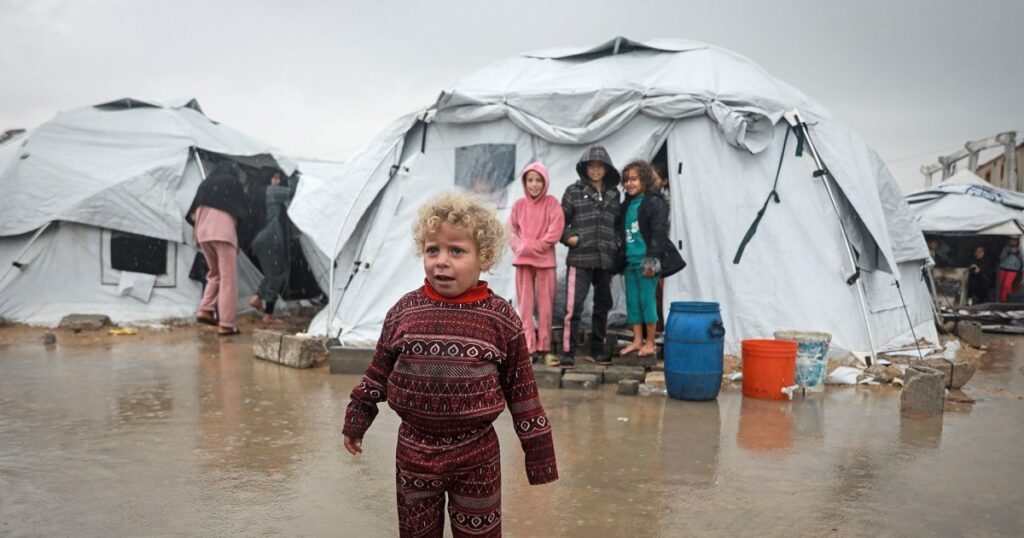 Overstromingen en humanitaire crisis in Gaza: destrijd tegen de elementen