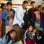 Val van onschatbare slachtoffers en verwoesting door militaire luchtaanvallen in Rakhine, Myanmar