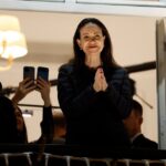 Venezuelaanse oppositieleider voor het eerst sinds 11 maanden in publiek gezien tijdens Nobelprijsuitreiking