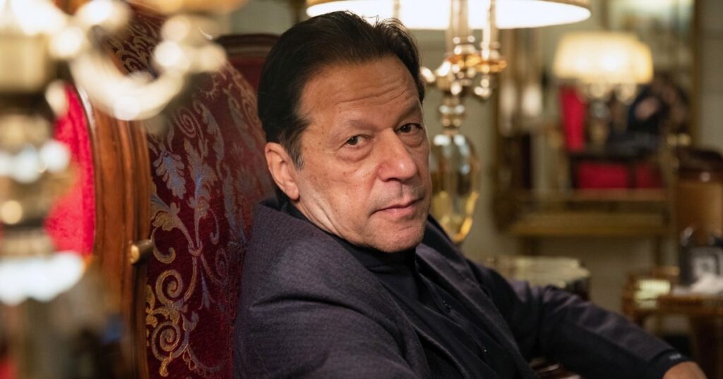 Voormalig Pakistaans premier Imran Khan krijgt gevangenisstraf van 17 jaar voor corruptie