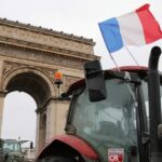 Boze boeren protesteren in Parijs tegen vrijhandelsakkoord met Zuid-Amerikaanse landen