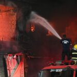 Tragisch Blutbad bij grote brand in Karachi: 23 doden en zoekactie naar overlevenden