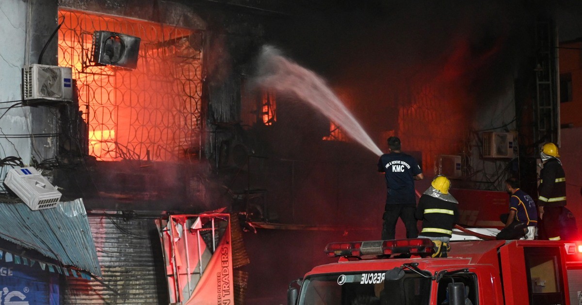 Tragisch Blutbad bij grote brand in Karachi: 23 doden en zoekactie naar overlevenden